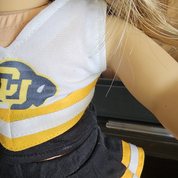 American Girl Blonde With Blue Eyes With Extras - Picture 3 of 6